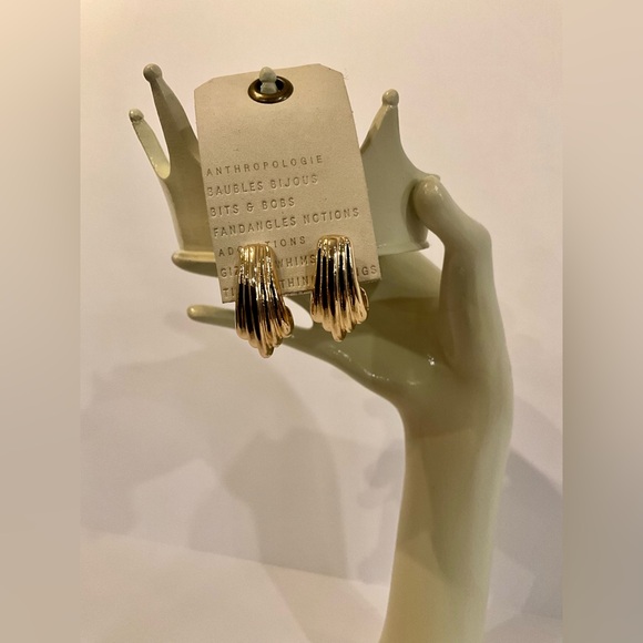 Anthropologie bold and classy earrings - Picture 3 of 8